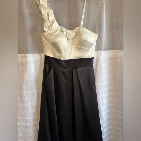 Semi formal dress - Picture 4 of 5